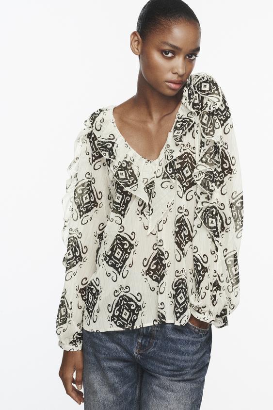 Image 1 of PRINTED BLOUSE WITH RUFFLES from Zara